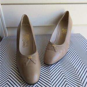 Salvatore Ferragamo Florence 10 Bow Logo Heel Pumps Gray Leather Italy Women's